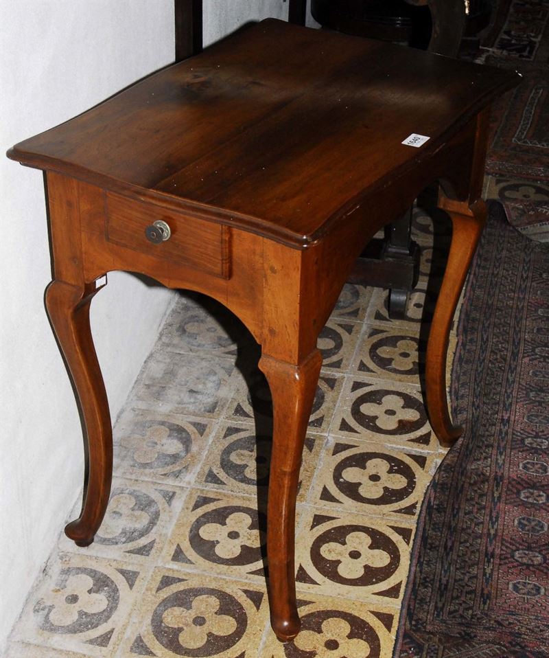 Tavolino in noce ad un cassetto  - Asta Antiquariato e Dipinti Antichi - Cambi Casa d'Aste