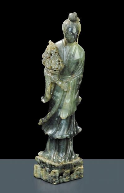 Quan Yin in Serpentino, Epoca Kieng Long - Chia King