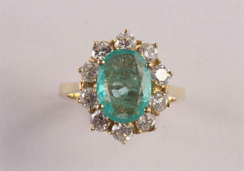 Anello con smeraldo centrale taglio ovale  - Auction Ancient and Contemporary Clocks and Jewels - Cambi Casa d'Aste