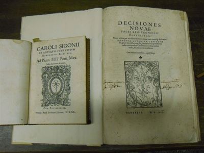 Lotto di 2 Opere Giuridiche del Secolo Xvisigonio Carlo, De Antiquo Iure Civium Romanorum, Venezi...