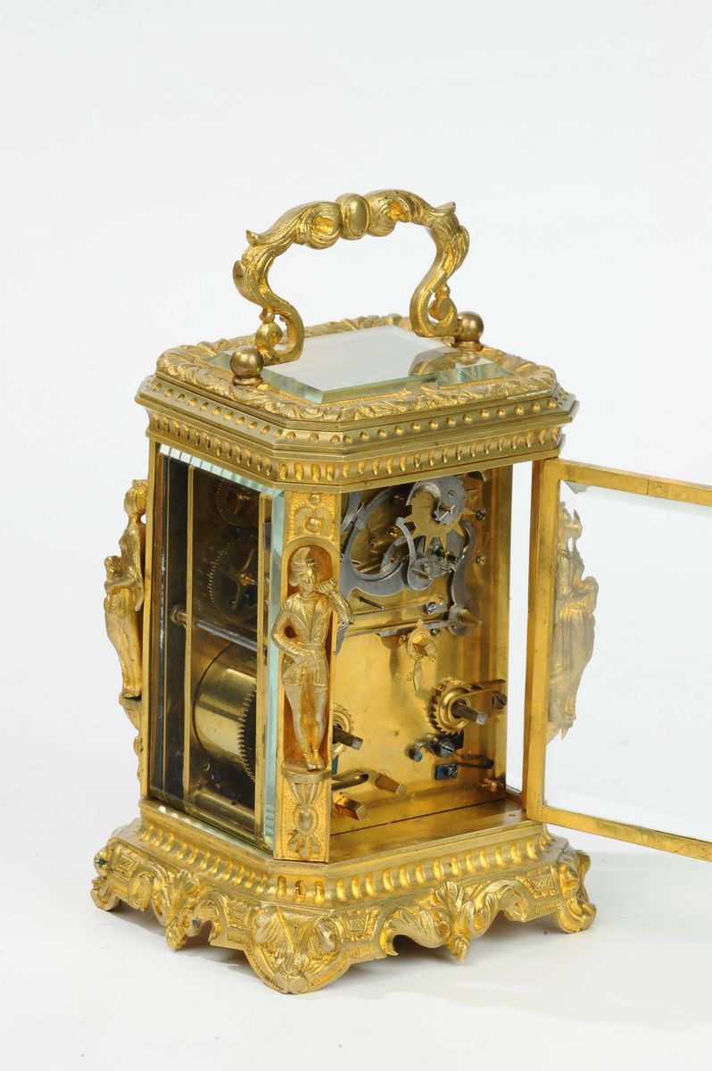 Officier con Struttura con Bambocci alle Colonne e Fregi in Bronzo Dorato Costruito per il Mercat...