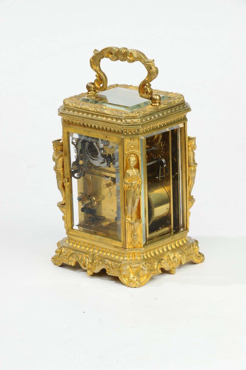 Officier con Struttura con Bambocci alle Colonne e Fregi in Bronzo Dorato Costruito per il Mercat...