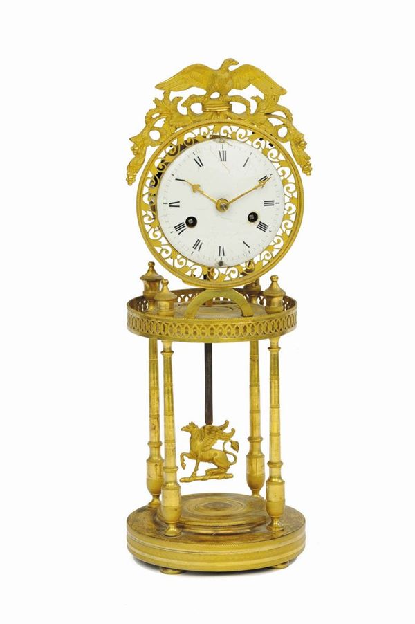 Orologio Direttorio circolare da tavolo a tempietto in bronzo dorato, Francia fine XVIII secolo