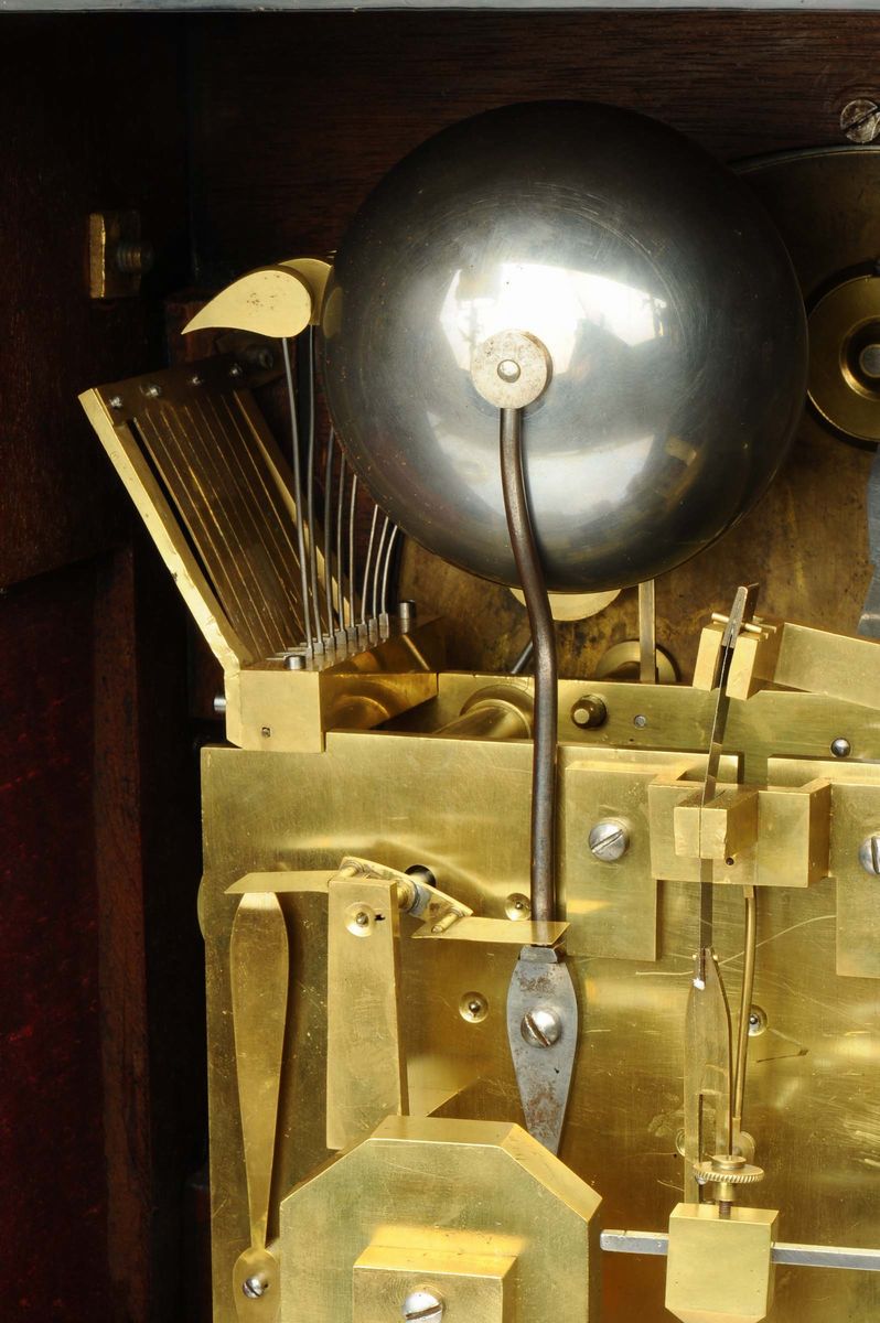 Orologio con Cassa in Legno Ebanizzato e Applicazioni in Bronzo Dorato, Inghilterra XVIII Secolo