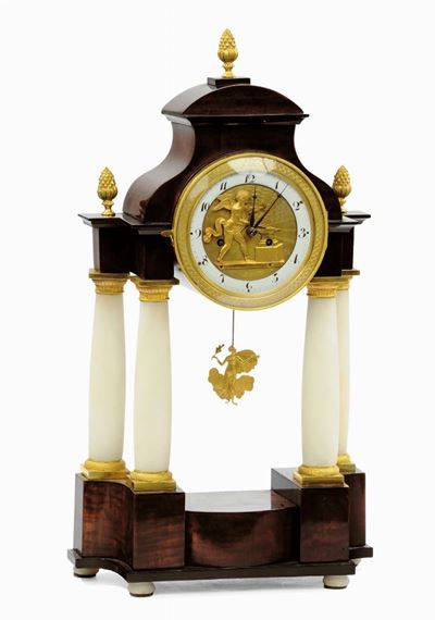Orologio Biedermeier in Mogano con Colonne in Alabastro, Austria XIX Secolo