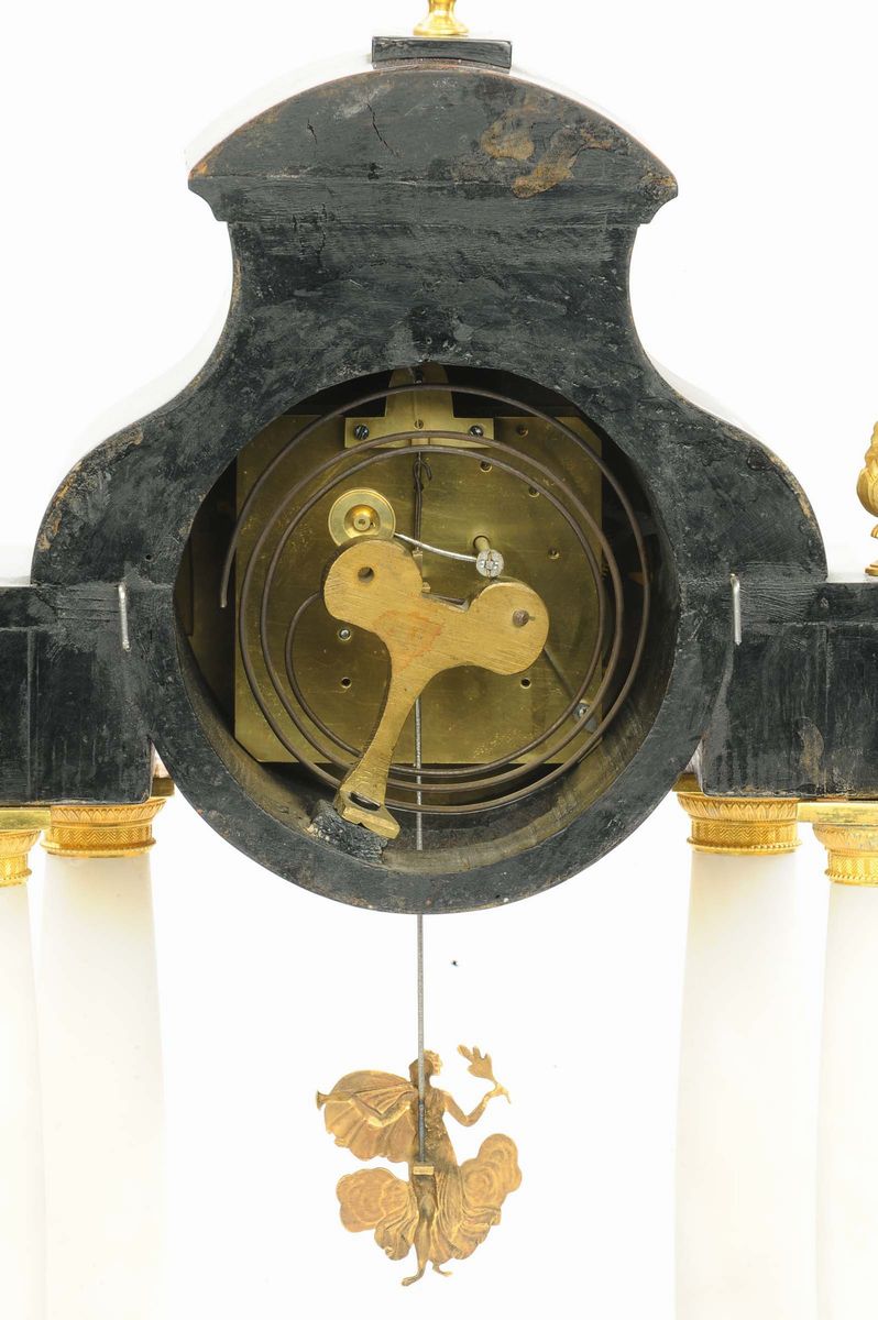 Orologio Biedermeier in Mogano con Colonne in Alabastro, Austria XIX Secolo