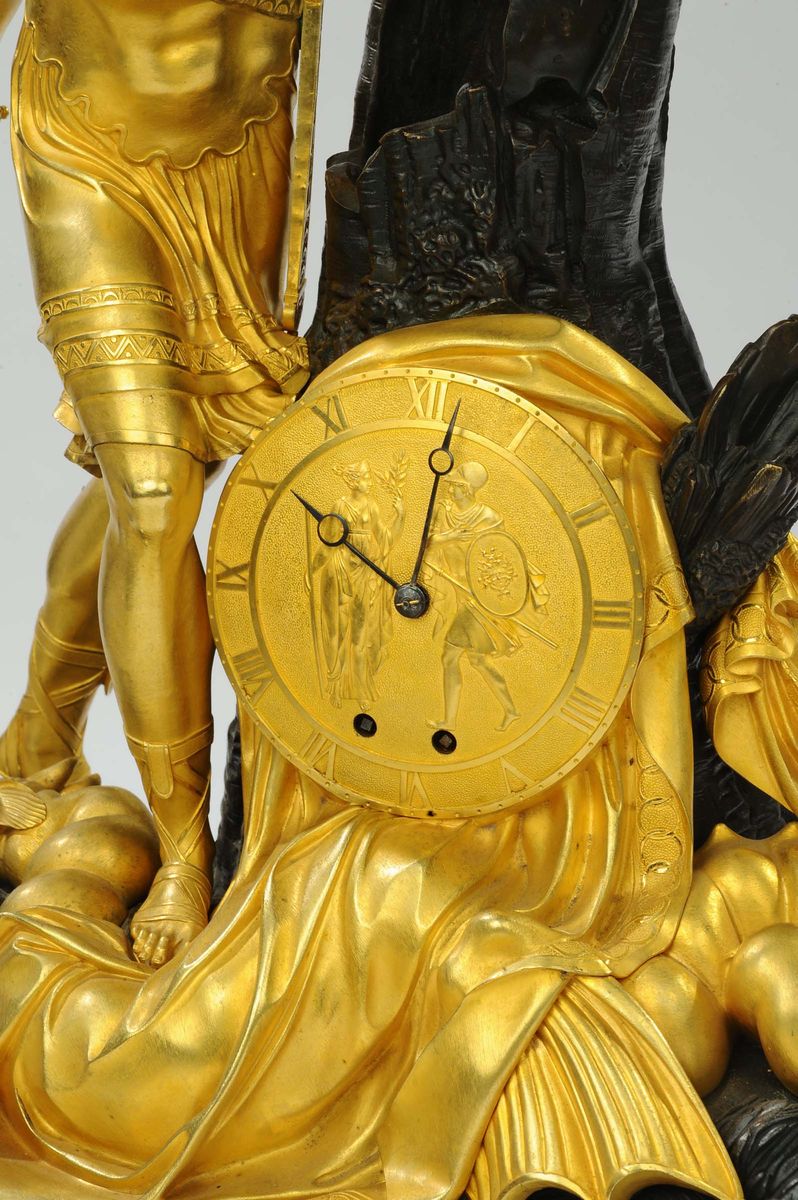 Orologio in Bronzo Dorato e Brunito con il Mito di Giasone e il Vello D’oro, Francia Inizio XIX S...