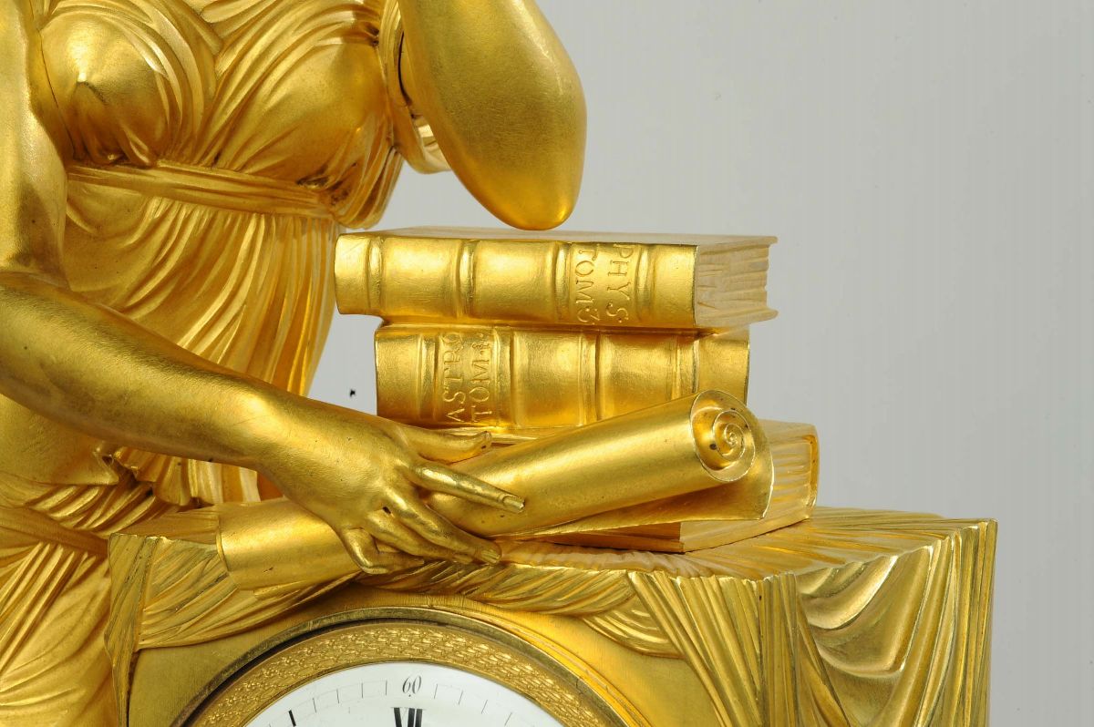Orologio in Bronzo Dorato e Cesellato Raffigurante Allegoria dello Studio e delle Arti, Pierre-ba...
