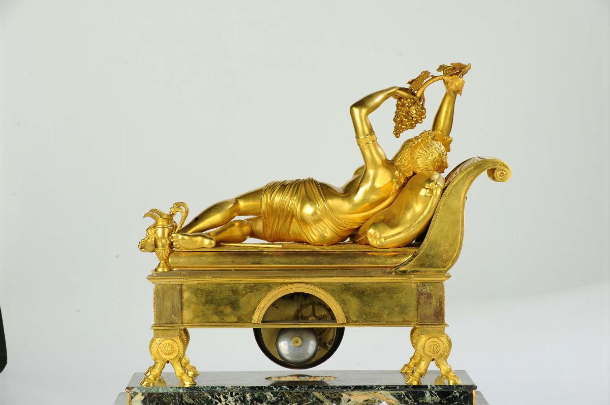 Affascinante e Sensuale Orologio Direttorio con Baccante, Attribuita Ad Antoine André Ravrio (175...