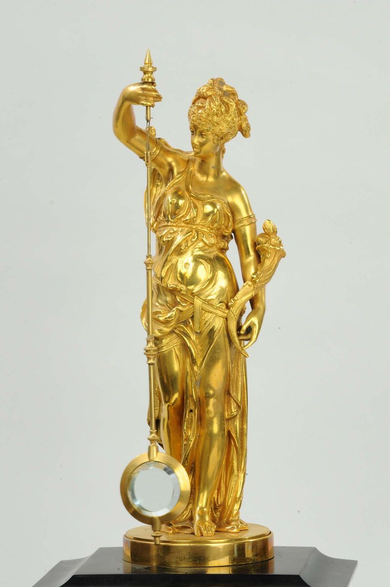 Orologio Impero Misterioso con Figura Femminile e Pendolo, Austria