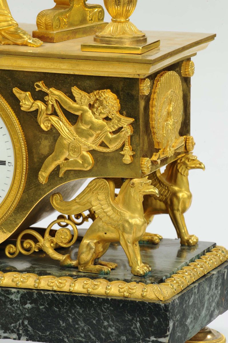 Orologio Direttorio in Bronzo Dorato con Toeletta di Psiche con Base in Verde Antico, Francia Ini...