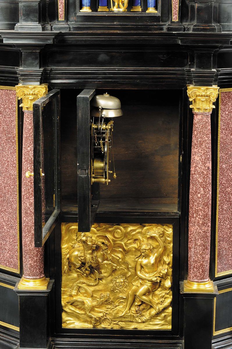 Eccezionale Orologio Romano di Bronzo Dorato, Marmi e Pietre Semi Dure, XVIII Secolo.