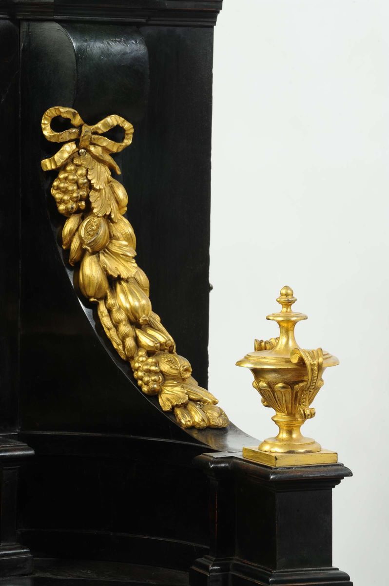 Eccezionale Orologio Romano di Bronzo Dorato, Marmi e Pietre Semi Dure, XVIII Secolo.