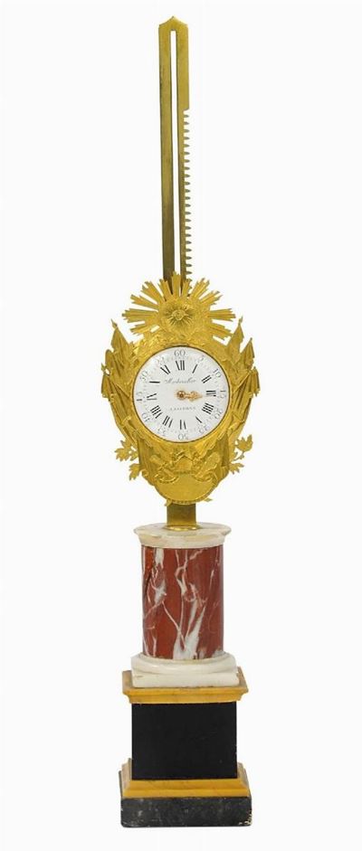 Orologio Luigi XVI a Cremagliera in Bronzo Dorato con Base in Marmi, XVIII Secolo