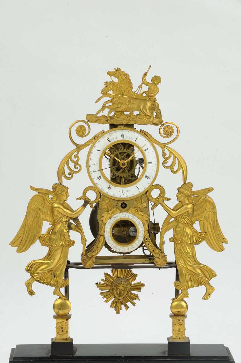 Pendola Impero Scheletrata in Bronzo Dorato Raffigurante Due Figure Femminili Alate, XIX Secolo