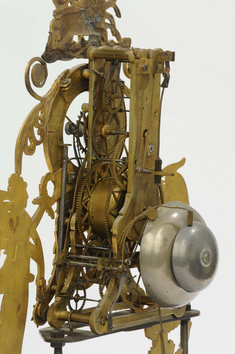 Pendola Impero Scheletrata in Bronzo Dorato Raffigurante Due Figure Femminili Alate, XIX Secolo