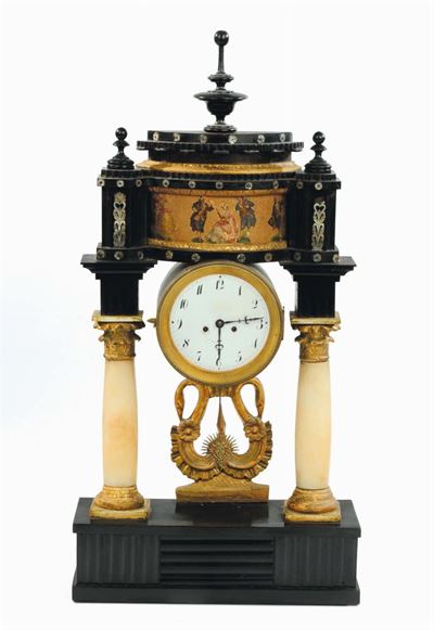 Orologio a Tempietto con Colonne in Alabastro Dipinto con Figure