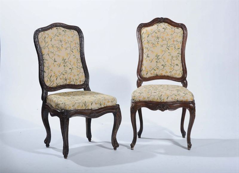 Coppia di sedie Luigi XV in noce intagliato, Genova XVIII secolo  - Asta Antiquariato e Dipinti Antichi - Cambi Casa d'Aste