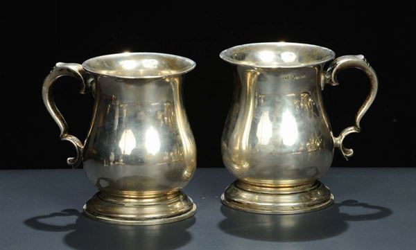 Due boccali in argento, gr. 800 circa