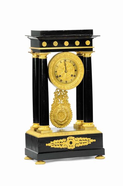 Orologio Carlo X a Tempietto in Legno Ebanizzato e Bronzo Dorato, Francia 1820/30 Circa