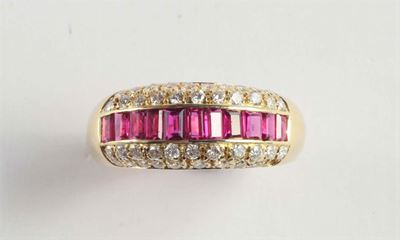 Anello con Rubini e Pavé di Diamanti