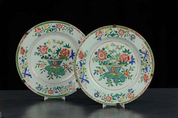 Coppia di piatti in porcellana Famiglia Rosa, Cina fine XIX secolo