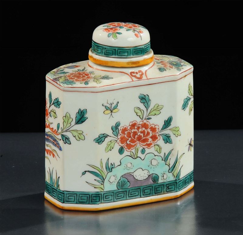 Portaprofumo in porcellana, Cina XX secolo  - Auction Oriental Art - Cambi Casa d'Aste