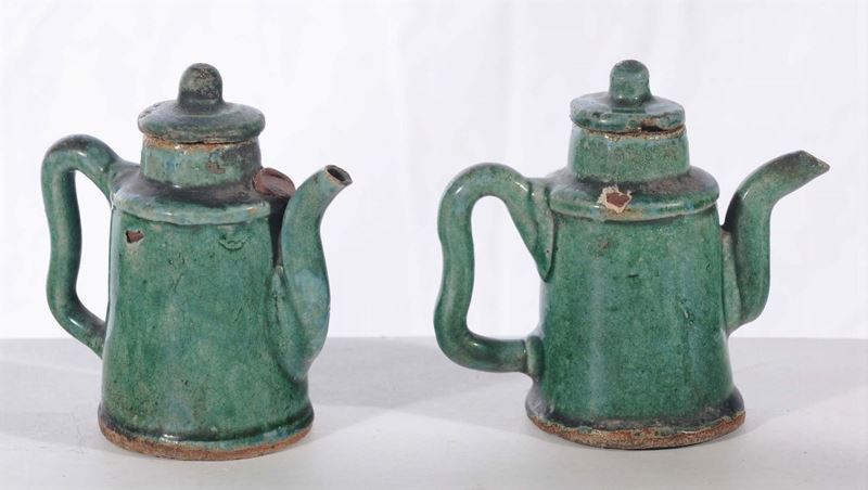 Due teierine in terracotta con invetriatura verde, Cina  - Auction Antiques and Old Masters - Cambi Casa d'Aste