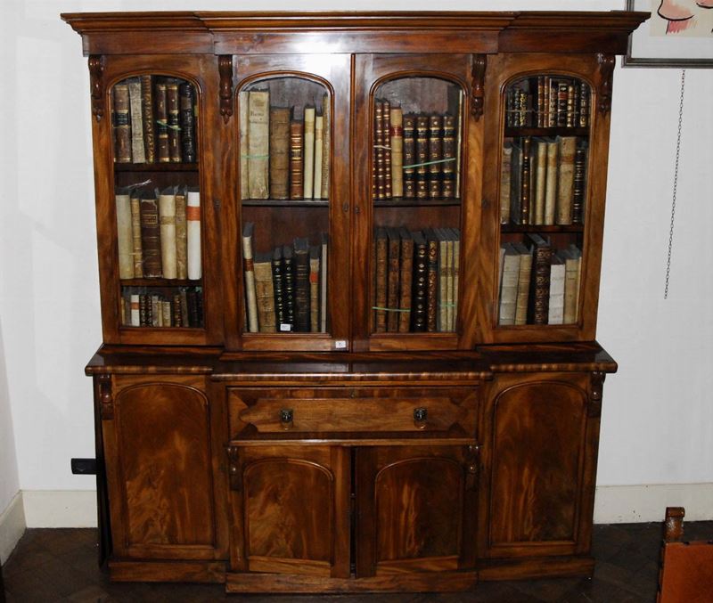 Libreria a due corpi in noce, XIX secolo  - Auction Old and Rare Books - Cambi Casa d'Aste