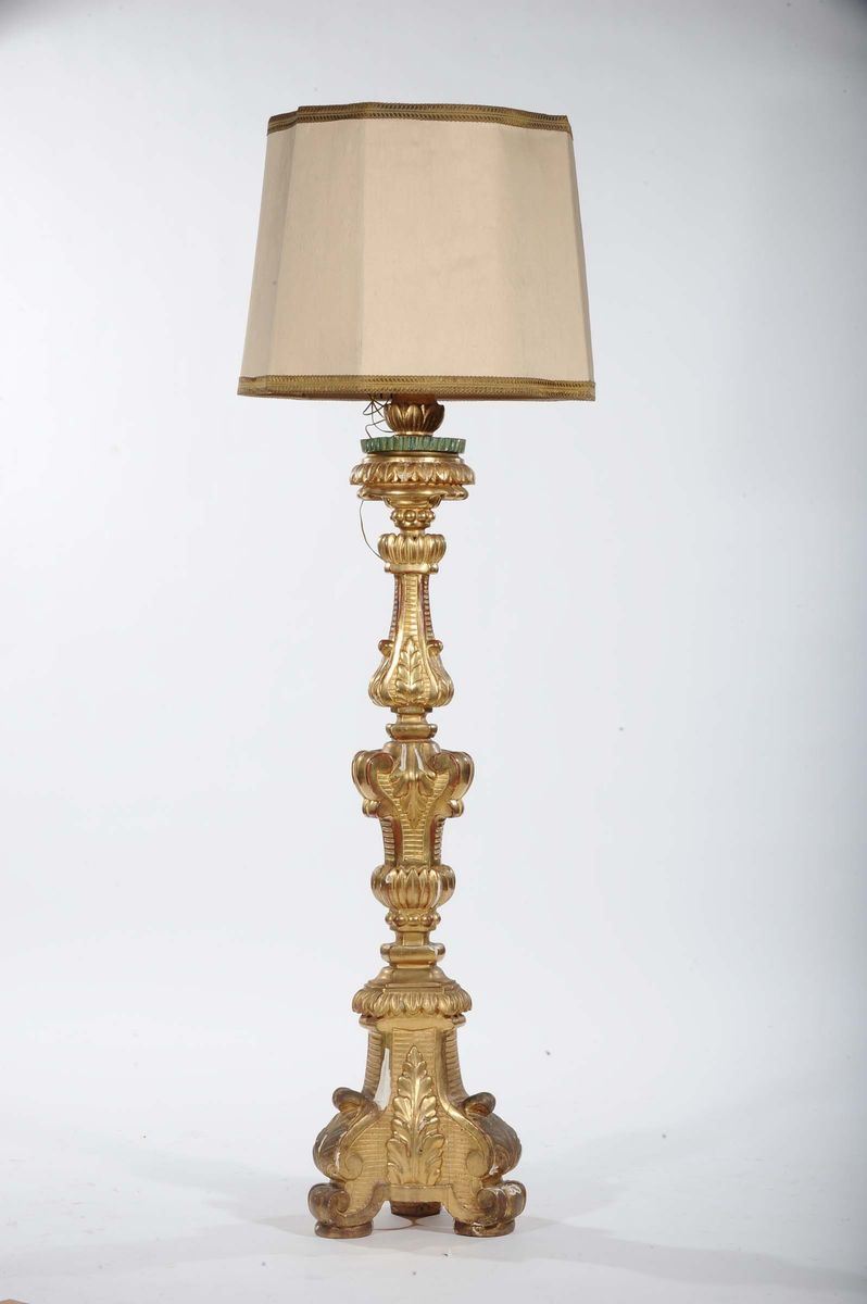 Piantana in legno intagliato e dorato  - Auction OnLine Auction 01-2012 - Cambi Casa d'Aste
