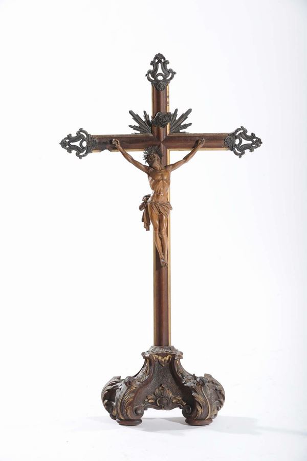 Crocifisso in legno intagliato, XIX secolo