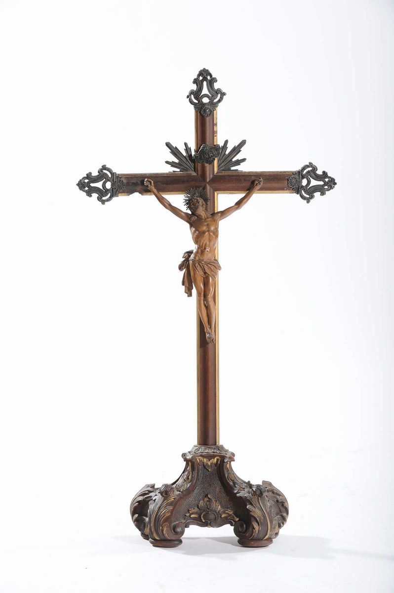 Crocifisso in legno intagliato, XIX secolo  - Asta Asta OnLine 01-2012 - Cambi Casa d'Aste