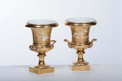 Coppia di Vasi Impero in Porcellana a Fondo Oro, XIX Secolo