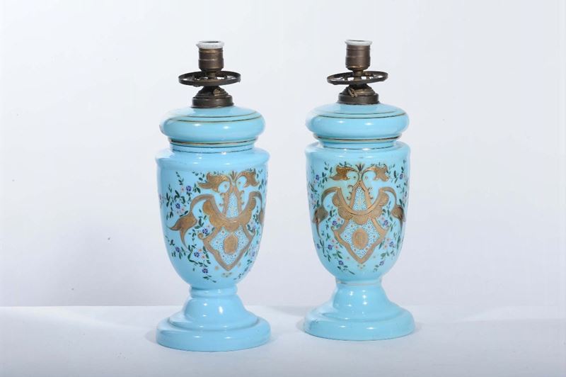 Coppia di lumi a petrolio in opalina azzurra  - Auction Antiques and Old Masters - Cambi Casa d'Aste