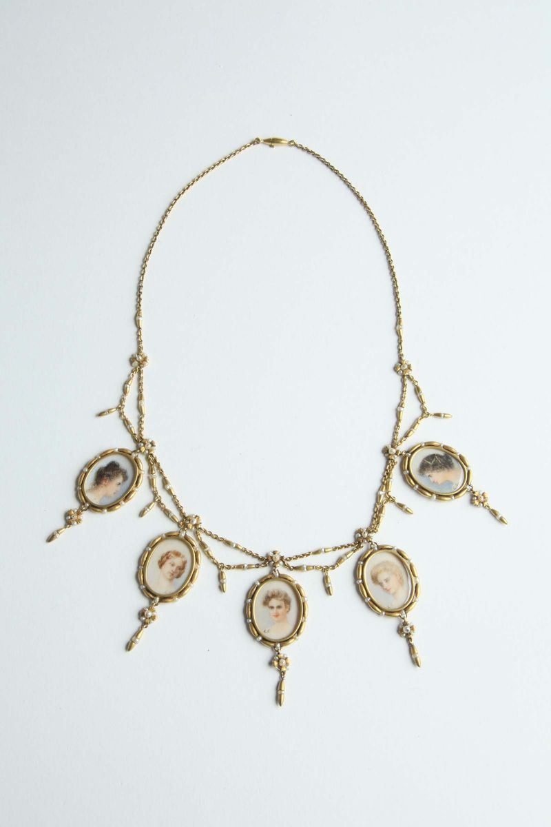 Girocollo in oro ed oro zecchino con miniature su avorio.  - Auction Antiques and Old Masters - Cambi Casa d'Aste