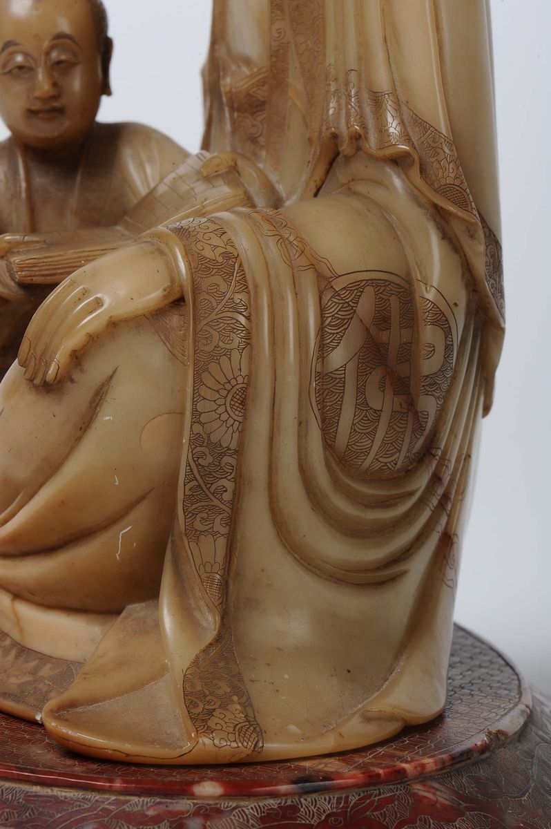 Guanyin con Fanciullo che Legge in Pietra Saponaria, Cina, Dinastia Qing, Fine XVII Secolo, Attri...