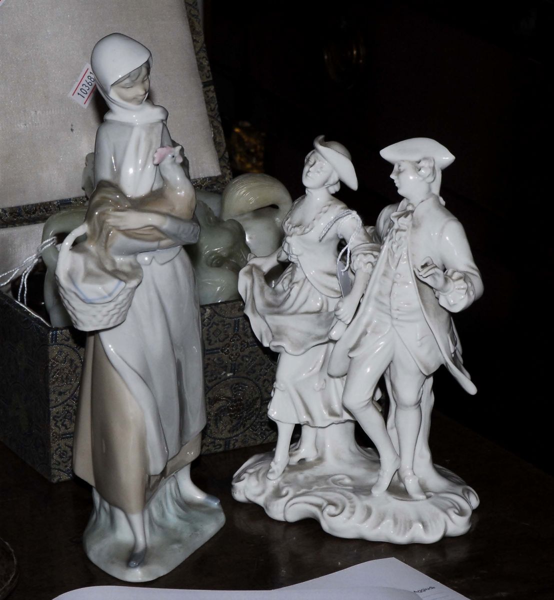 Lotto Composto da Sei Figure in Porcellana