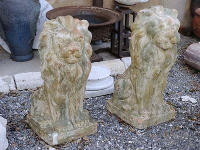 Coppia di Leoni in Terracotta da Giardino