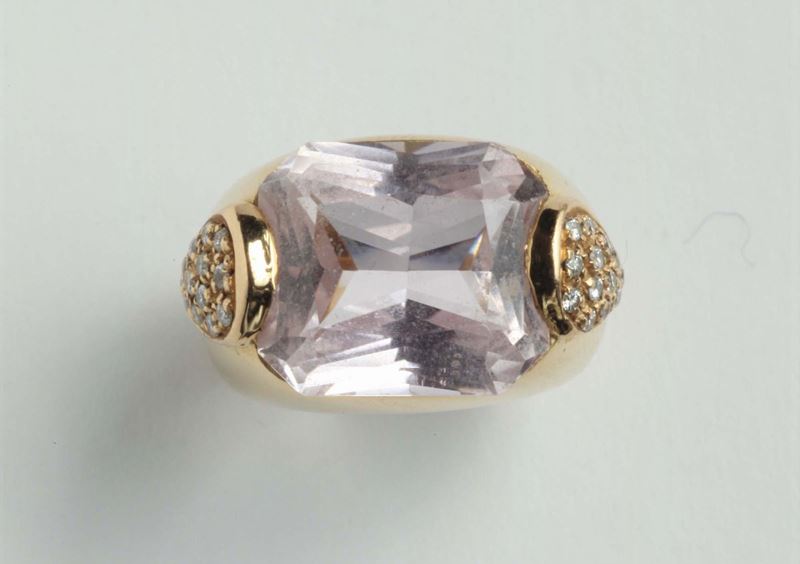 Anello con kunzite e diamanti  - Auction OnLine Auction 12-2011 - Cambi Casa d'Aste