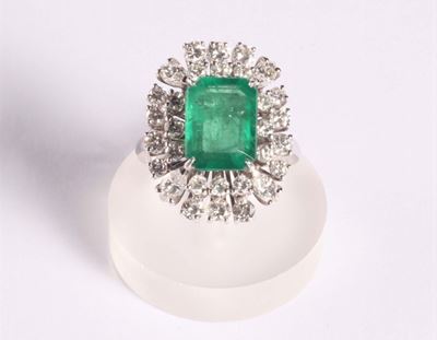 Anello con Smeraldo Colombiano Taglio a Gradini