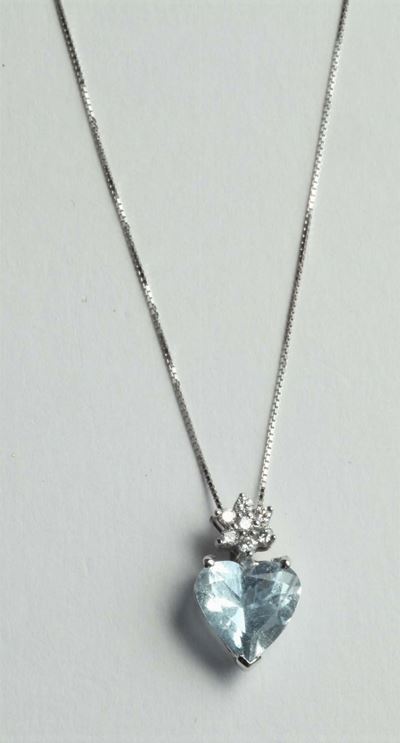 Pendente con Acquamarina Taglio a Cuore e Diamanti