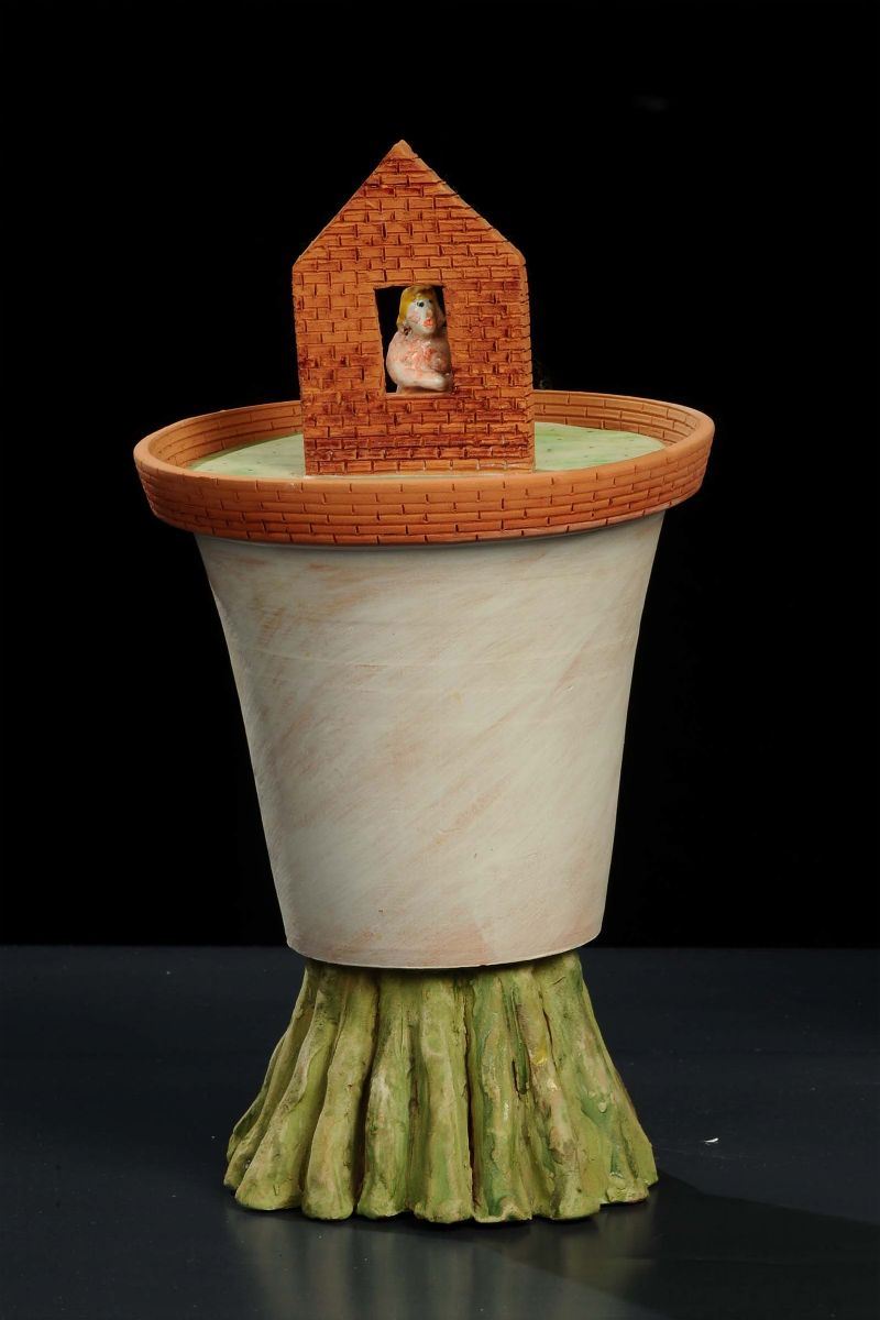 Ugo La Pietra (1938) - Cooperativa Ceramica di Imola Vaso con coperchio sovrastato da nudino femminile  - Auction OnLine Auction 12-2011 - Cambi Casa d'Aste