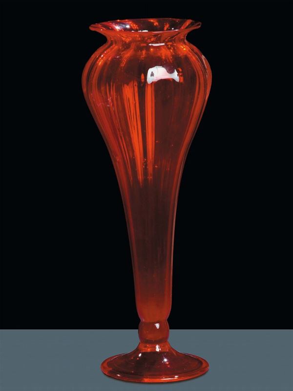 Manifattura Muranese Vaso a balaustra in vetro soffiato rosso rubino