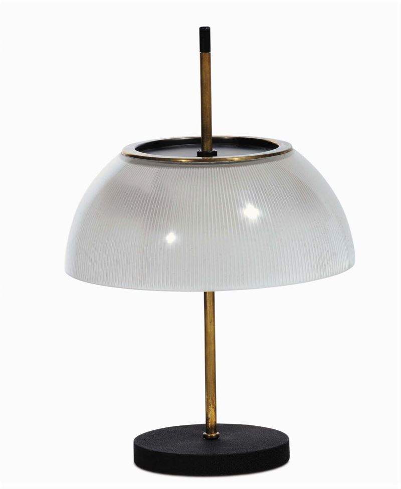 Lampada da tavolo a base tonda in ghisa  - Auction Decorative Arts of Twenty Century and Design - Cambi Casa d'Aste