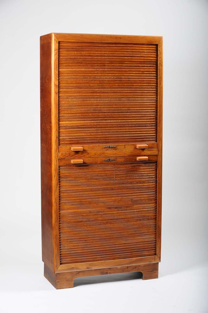 Mobiletto in legno a ripiani con ante scorrevoli, anni '30  - Auction Antiques and Old Masters - Cambi Casa d'Aste
