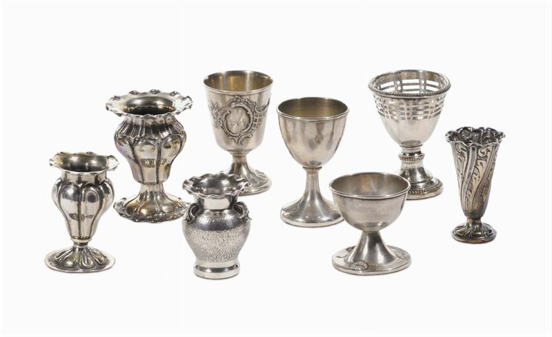 Lotto di vasetti  e portauova in argento, gr. 250 circa  - Auction Antiques and Old Masters - Cambi Casa d'Aste