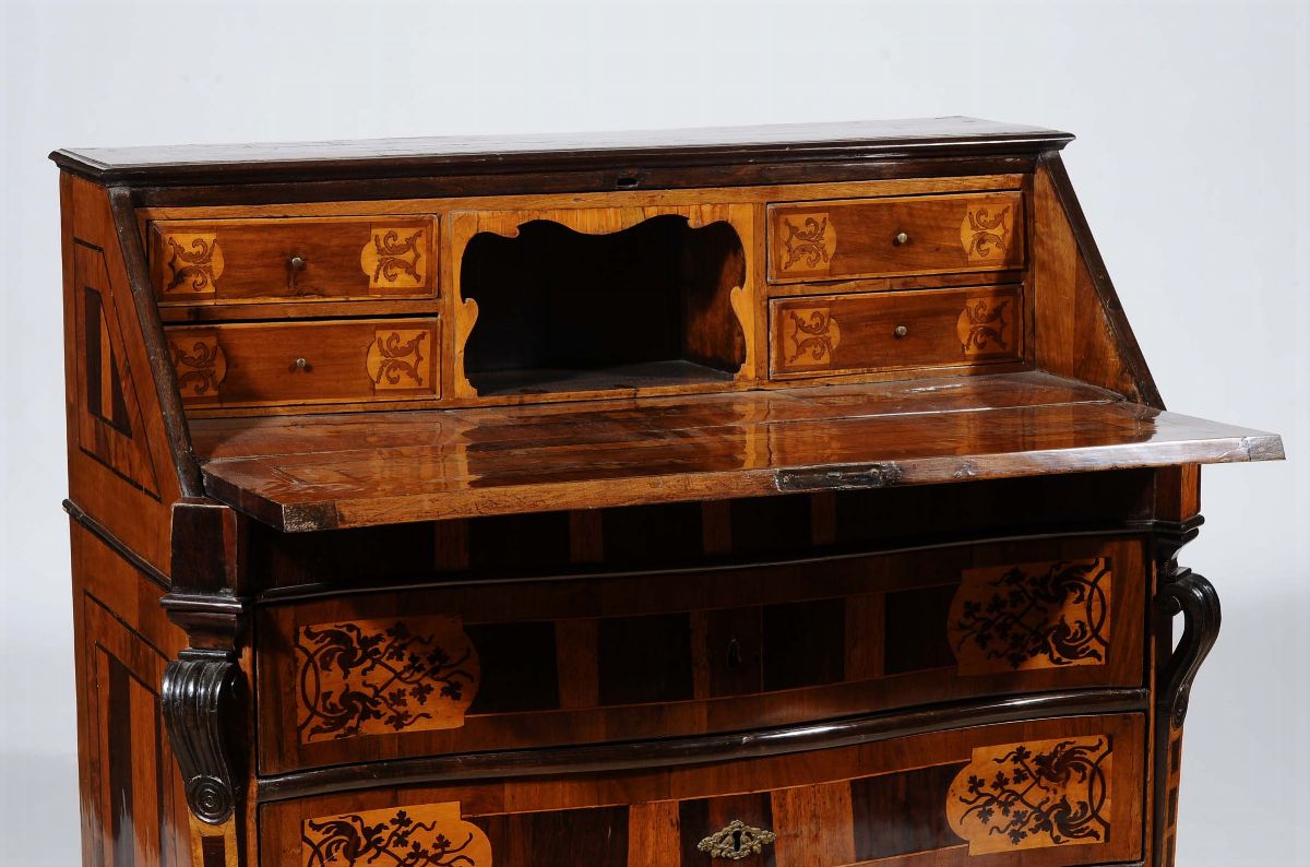 Ribalta Lastronata in Noce e Legno di Carrubo, Roma XVIII Secolo