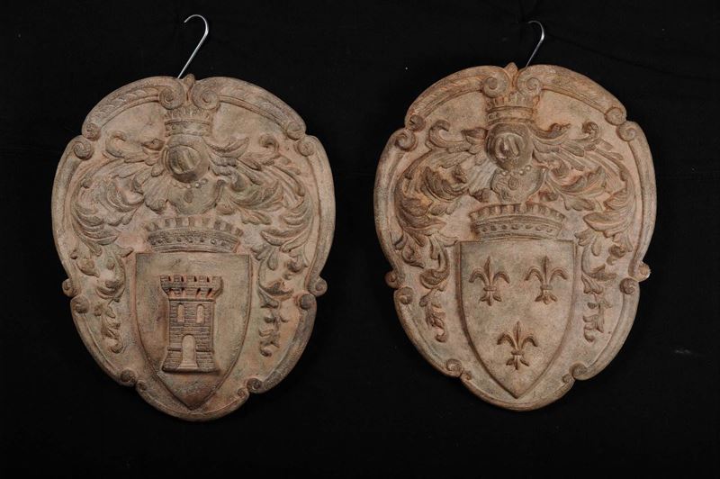 Coppia di stemmi in terracotta, Firenze XIX secolo  - Auction Antiques and Old Masters - Cambi Casa d'Aste