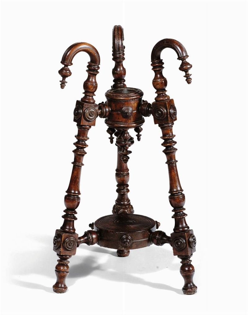 Tripode portacquamanile a rocchetto in legno, XVIII secolo  - Asta Antiquariato e Dipinti Antichi - Cambi Casa d'Aste