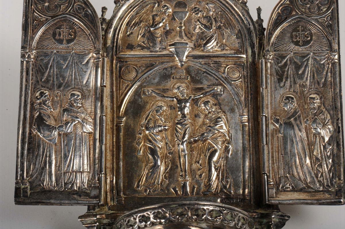 Piccola Acquasantiera in Argento Sbalzato, XIX Secolo